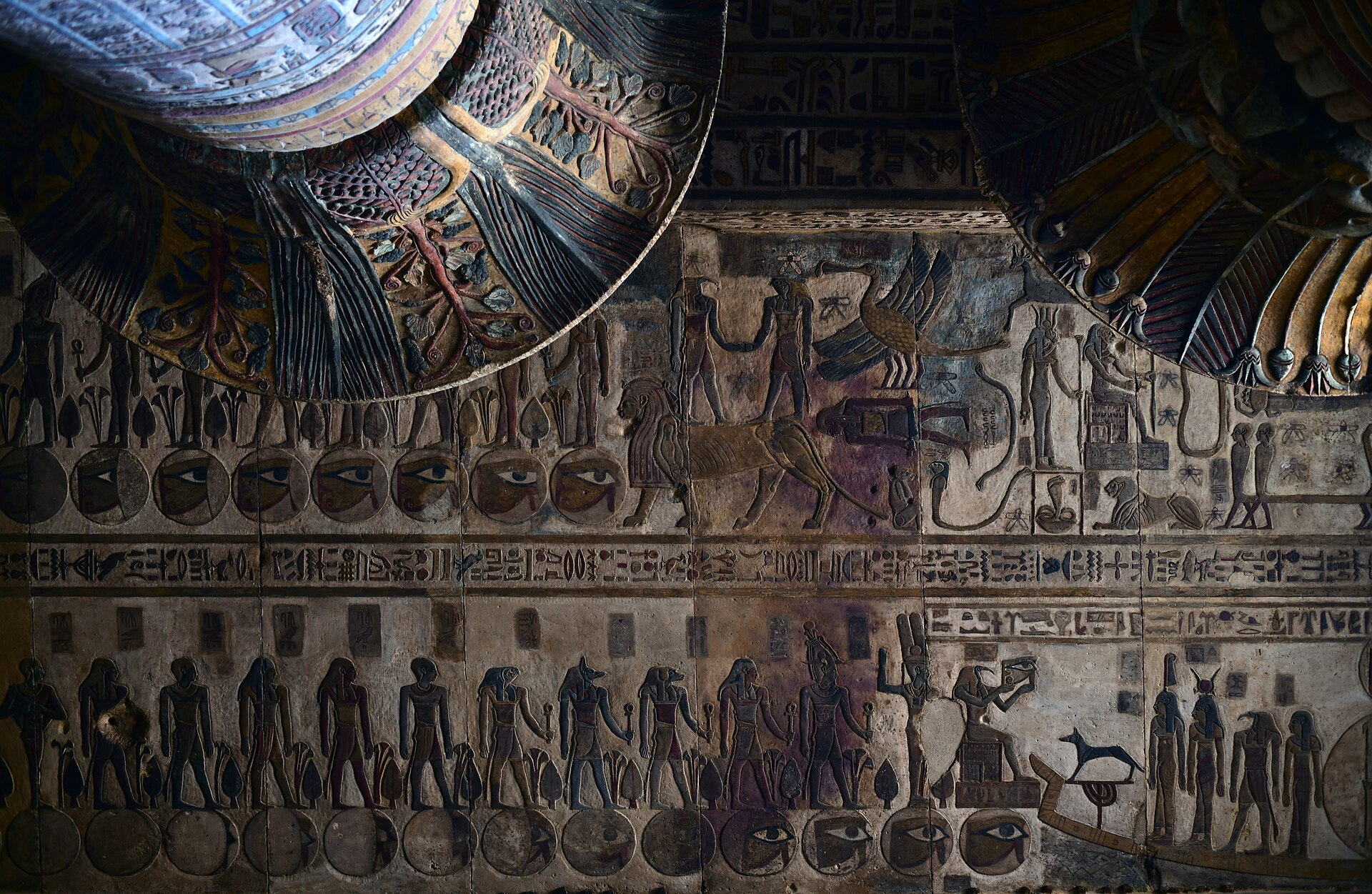 Esna ceiling